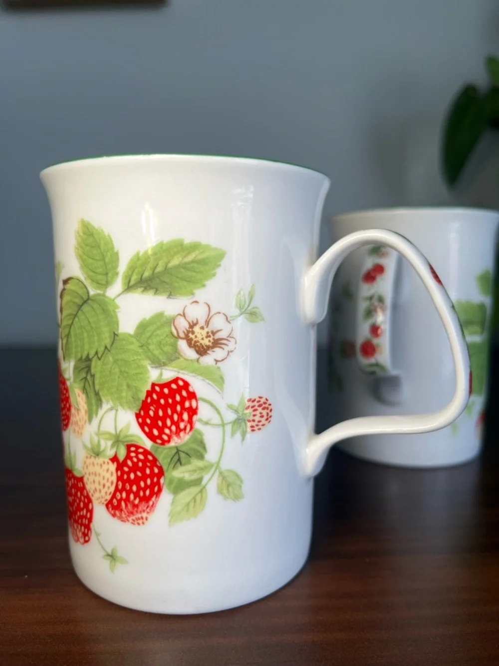 2 'Strawberry Fruit Garden' 1990 mugs. Roy Kirkham fine bone china. - Picture 9 of 13